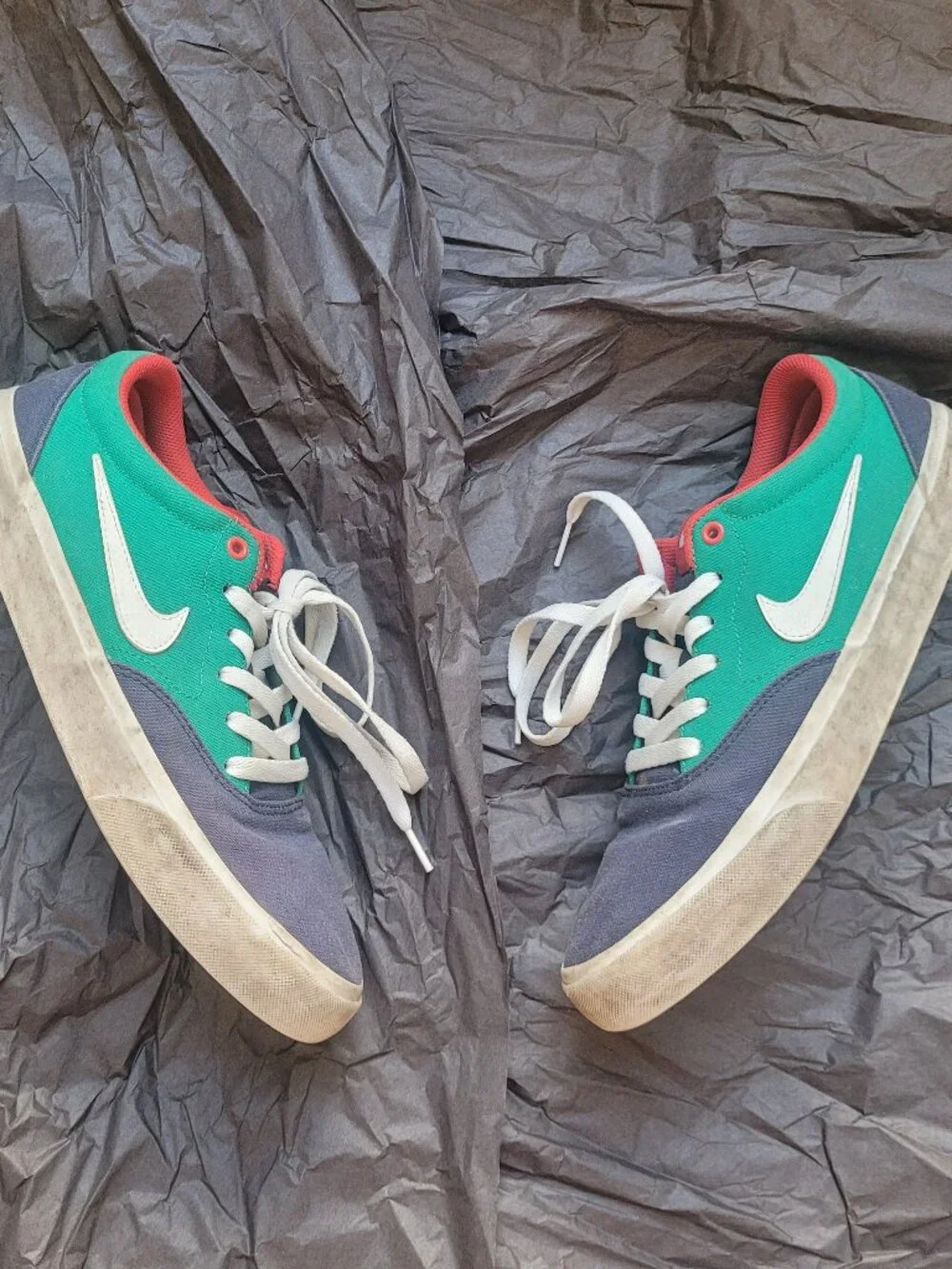 AS IS Used Nike SB Mens Shoes Sneakers US 9.5 Navy Green Red White Soles Laces
